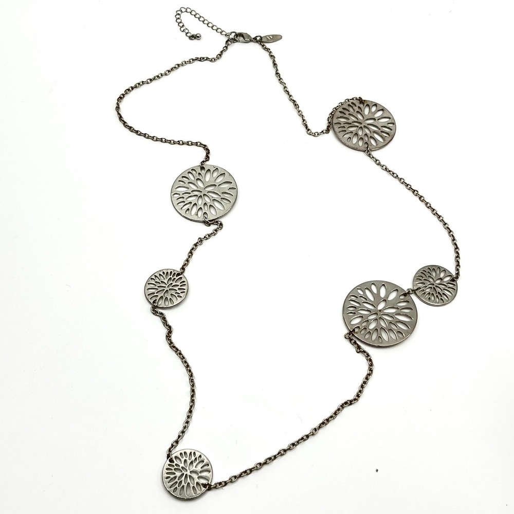 VTG New York & Co Silver Tone Filigree Floral Disc Long Station Necklace Lobster